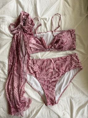 SHEIN Pink Patterned Bikini Set with Matching Cover-Up